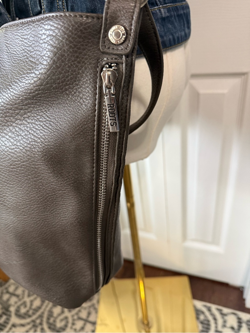 Roots Hobo Shoulder Bag Gray Taupe Large Everyday Purse - Picture 4 of 16